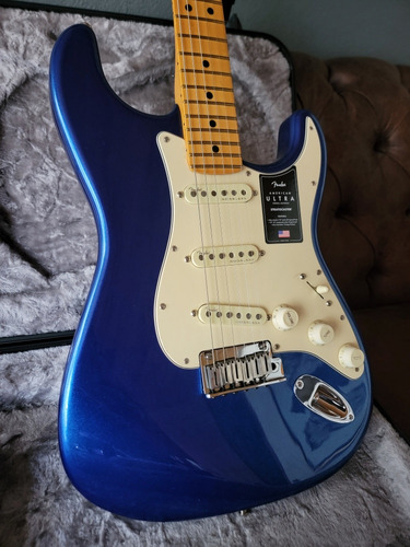 Fender Stratocaster American Ultra 2023 Cobra Blue