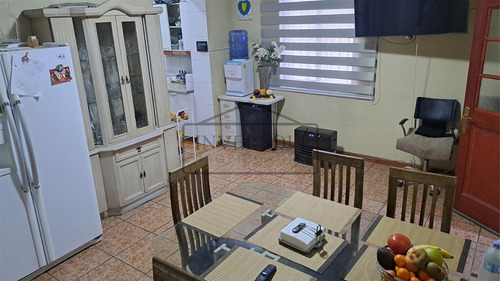 Casa En Venta De 4 Dorm. En Ñuñoa