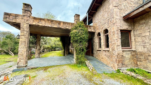Linda Casa, Con Grandes Jardines Y Piscinas. $ Conversable