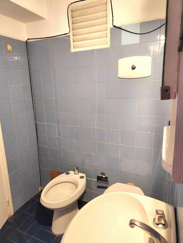 Alquilo Comodo Apartamento De 1 Dormitorio Con Cochera Acepta Luc Como Garantia, Centro.