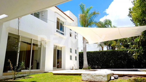 Venta En El Campanario Residencial Y Golf: Seguridad, Lujo Y Comodidad