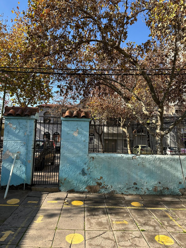 Gran Casona Con Patio, Ideal Para Inversión