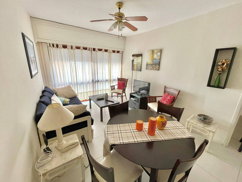Imagen 2 de 10 de Venta Apartamento Amoblado Con 2 Dormitorios Y Garaje En Punta Del Este Parada 2 Brava