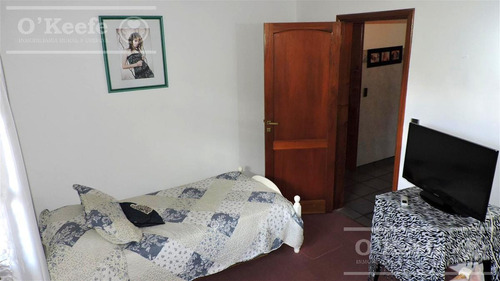 Imagen 19 de 30 de En Berazategui Hermoso Chalet De 8 Ambientes Con Parque Y Pileta En Venta Sobre Terreno De 1940m2.