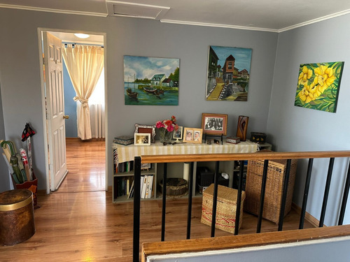 Preciosa Casa En Tranquilo Pasaje, Muy Conectada