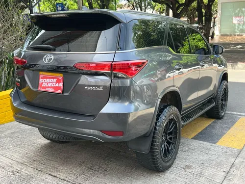 Toyota Fortuner 2.7l Mid