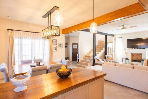 Casa De 3 Recámaras En Venta En San Miguel Ubicación, Rooftop Y Seguridad