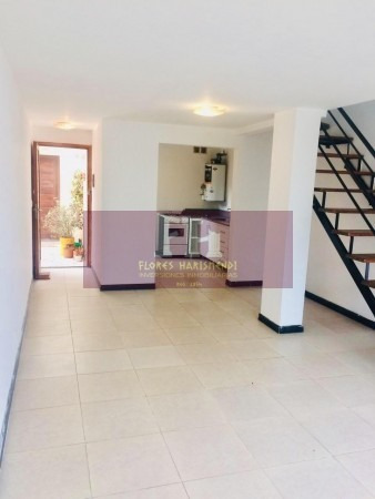 Imagen 1 de 22 de Fh Ph En Duplex Primer Piso Por Escalera, Impecable.