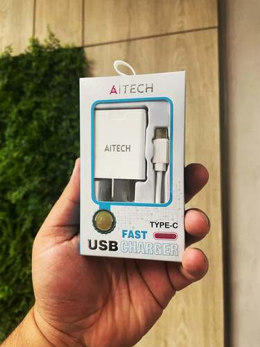Cargador De Pared C/cable Tipo Aitech Carga Rápida 2.1a Color Blanco