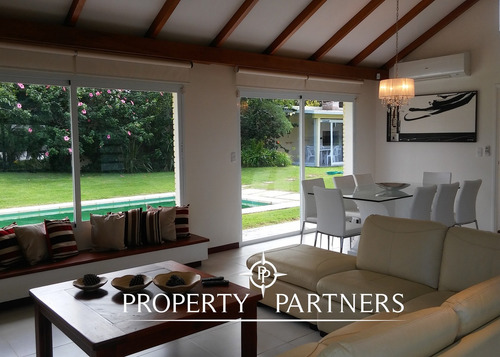 Imagen 4 de 10 de Impecable Casa Para Vivir Todo El Año En Playa Mansa