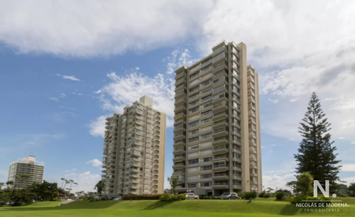 Vende Apartamento De 3 Dormitorios En Playa Mansa En Mansa Punta Del Este