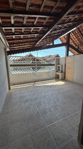 Venha Visitar Essa Linda Casa Geminada Com Dois Quartos, Sendo Um Suíte E Um Banheiro Social , 02 Vagas Garagem , Área De Serviço , Espeço Gourmet , Muito Bem Localizado Em Bairro Residencial !
