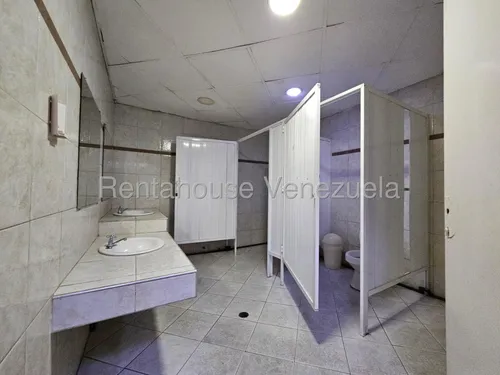 Maria E. Vende Negociable!! Excelente Inversión !!! Negocios De Alimentos Y Bebidas Totalmente Activo Y Operativo, Con Los Equipos Necesarios Para Continuar Facturando!!! En Zona Este, Lara#25-21649*