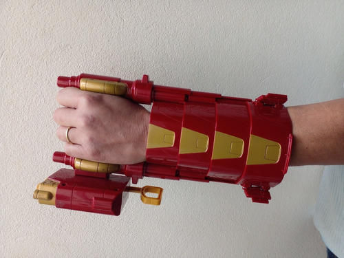 Imagem 1 de 5 de Luva Homem De Ferro Lança Dardos Hasbro