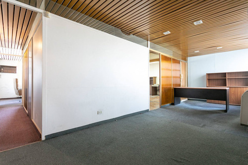 Imagen 15 de 30 de Venta Oficina En Monserrat Con Balcón Terraza.
