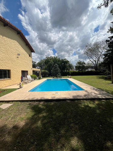 Excelente Casa Quinta En 2 Lotes En Moreno Centro