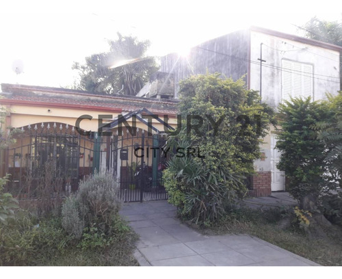 Casa De 4 Dormitorios Y Cochera En Santo Tome, Santa Fe.