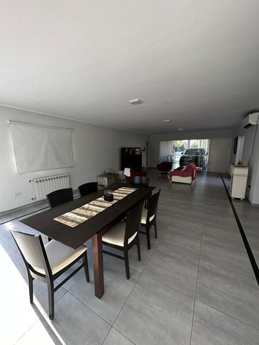 Vendo Casa En Cadaques (funes Hills)