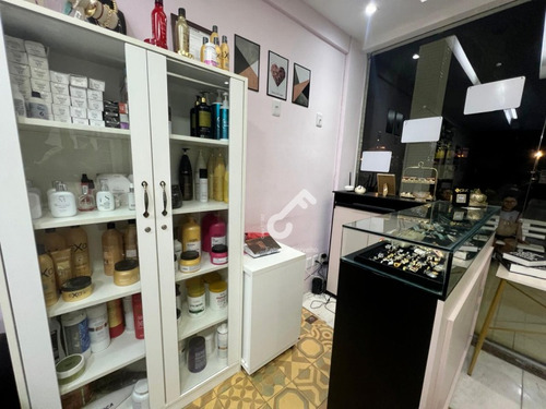 Salão De Beleza Completo (porteira Fechada) Em Funcionamento. Localizado No Shopping Canoas (em Frente Ao Camarão De Vilas). R$80.000,00