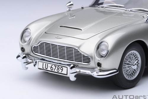 Aston Martin Db5 James Bond 007 Escala 1:18 Autoart 70296 Color Plateado