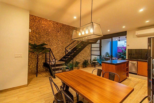 Imagen 3 de 30 de Venta De Hermosa Casa Azul En El Centro De Mérida.