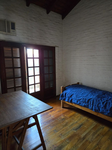 Venta Casa De 3 Dormitorios Con Patio, Barrio Jorge Cura Rosario