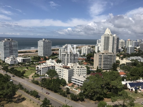 Departamento En Piso Alto, Punta Del Este- Ref: 2794