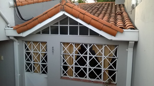 Chalet En Venta Temperley 2 Dormitorios Garage Permuta Caba