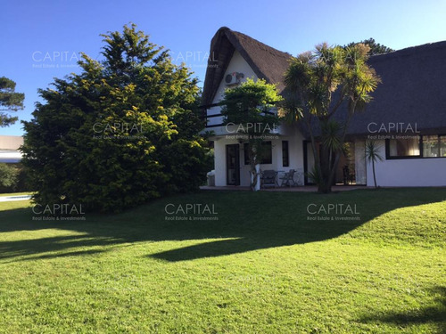 Linda Casa En Rincon Del Indio Con Piscina Y Calefacción 