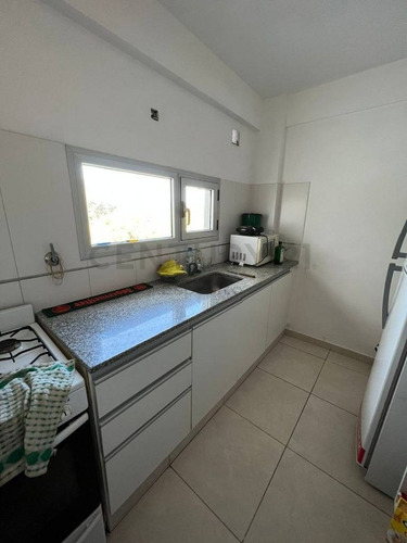 Imagen 9 de 21 de Departamento De Un Dormitorio Frente Al Parque San Martin Con Balcon.
