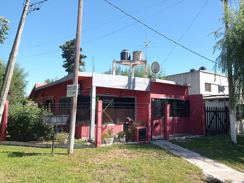 Casa En Venta - 2 Dormitorios 1 Baño - 1.000mts2 - Melchor Romero, La Plata