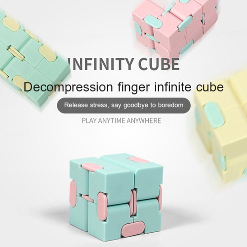 La Descompresión Del Cubo De Rubik De Puzzle Inspira Imagina