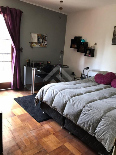 Casa En Venta De 5 Dorm. En Ñuñoa