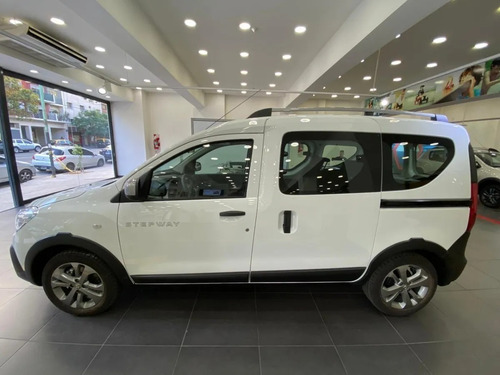 Imagen 12 de 18 de Kangoo Stepway 1.6 5a 2023 Permuto Urgente (nir)