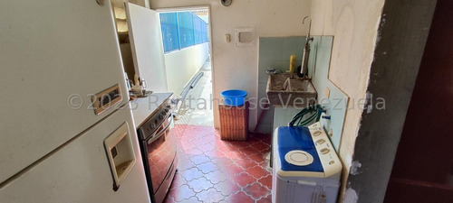 & Maria Luisa Mendoza Vende Bella Casa En El Centro De Barquisimeto Posee 4 Habitaciones 4 Baños Gas Directo Amplia Y Mas... 2 4 1 8 5 8