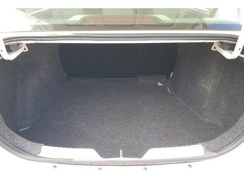 Volkswagen Voyage 1.0 MPI (Flex)
