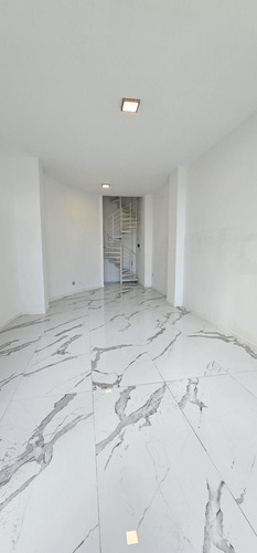 Local A Estrenar De 30 M2 Desarrollado En 2 Plantas.