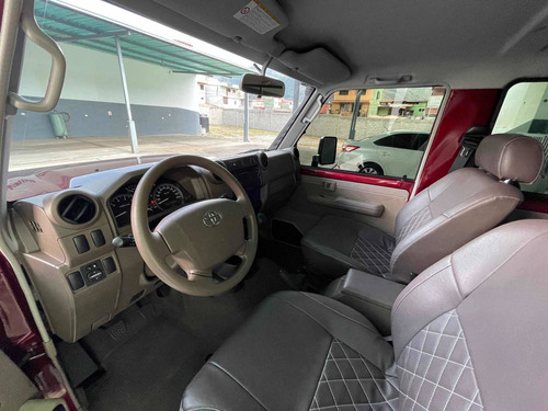 Imagen 8 de 13 de Toyota Macho V6 Lx