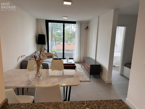 Imagen 2 de 17 de Venta Depto. 1 Y Medio Dorm. En Edificio View, Aidy Grill, Punta Del Este.