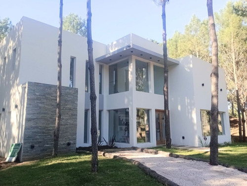 Casa En Venta En Barrio Pioneros