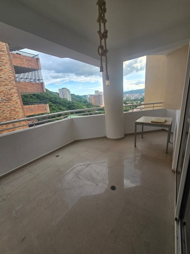 En Venta Apartamento Totalmente Remodelado En Residencias Barbara Palace Urbanizacion La Trigaleña Alta Valencia. St