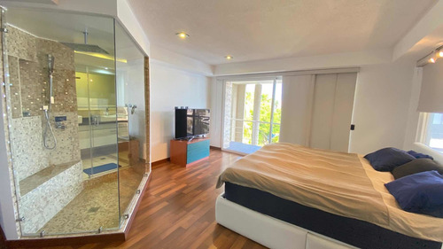 Casa En Venta En Lechería. Casas Bote B