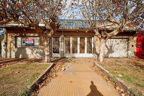 Imagen 2 de 20 de Venta Casa 3 Amb Con Local Y Parque, Ezpeleta