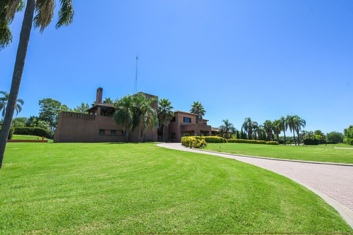 Casa De 4 Dormitorios Con Pileta - Funes