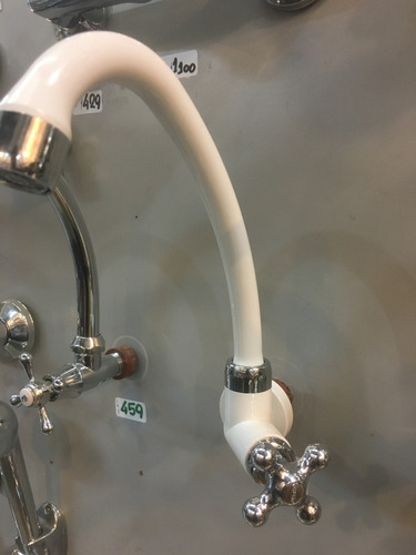 Imagen 2 de 3 de Canilla De Pared Cruz O Pomo Unitario Abs Cocina Pico Alto