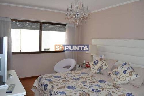 Imagen 10 de 21 de Apartamento En Playa Mansa A La Venta