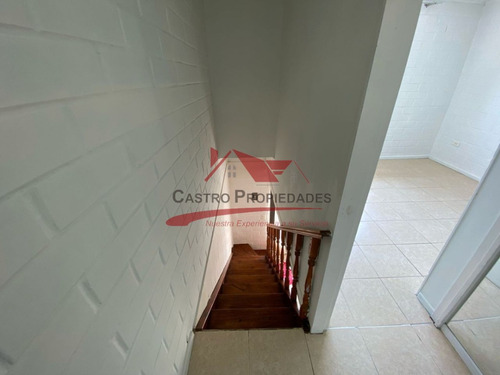Hermosa Casa De Dos Pisos 4 Dormitorios 2 Baños, Quilicura