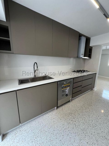 Apartamentopiso Medio Remodelado 107 M² 3h, 3b, 1p, Residencias Maria Con Pozo De Agua En Venta En Los Palos Grandes Avenida Segunda Caracas