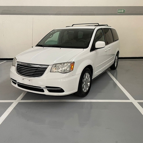 Imagen 3 de 12 de Chrysler Town & Country 2014 3.6 Lx Automática