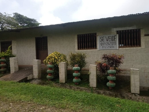 Casa En Ambiente Neblinoso De Montaña En El Punto Mas Alto ( 1000 Msnm) De La Sierra Oriental De Valle Guanape Entre Los Estados Anzoátegui Y Miranda
